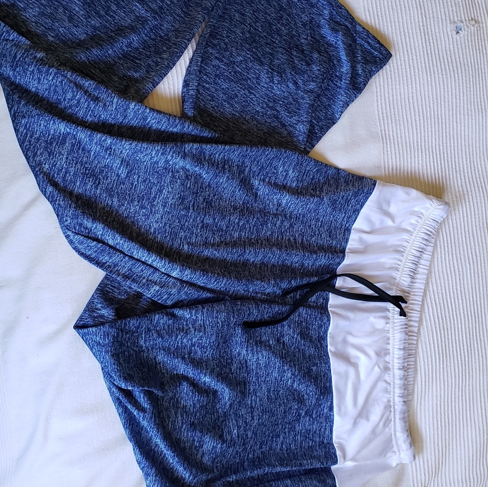 Two-tone athletic pants